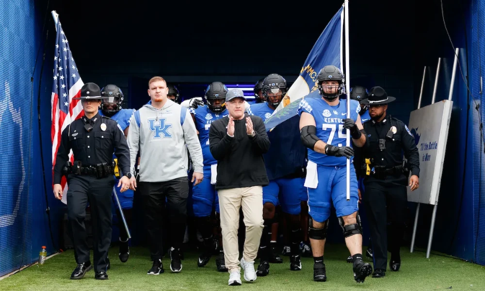 Louisville Cardinals player appears to throw bottle at Kentucky Football  fans - A Sea Of Blue