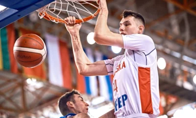 Zvonimir Ivisic dunking in international play.