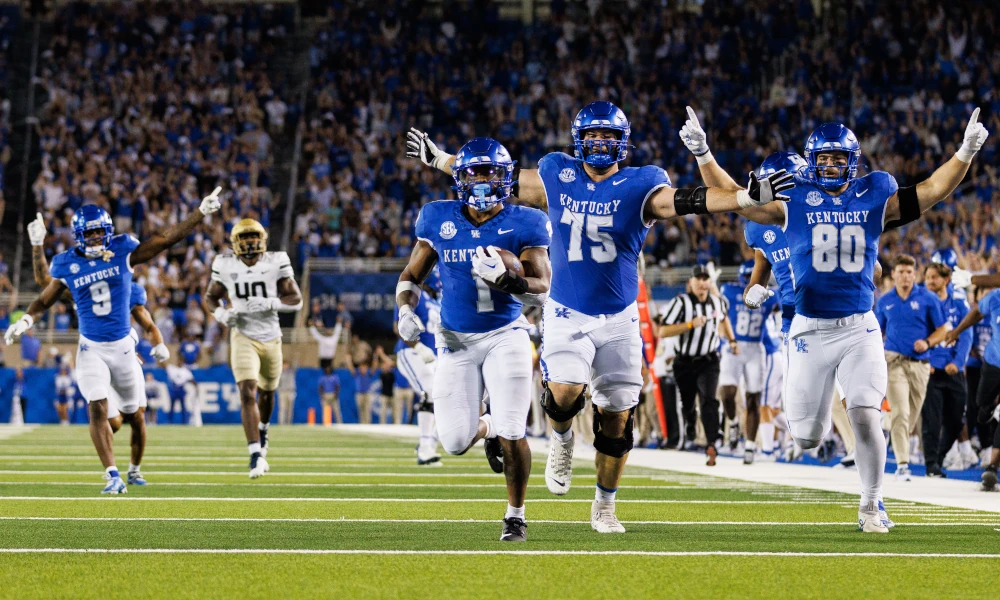 Kentucky Wildcats running back Ray Davis (1) runs into the end zone for a touchdown during the third quarter against the Akron Zips at Kroger Field.