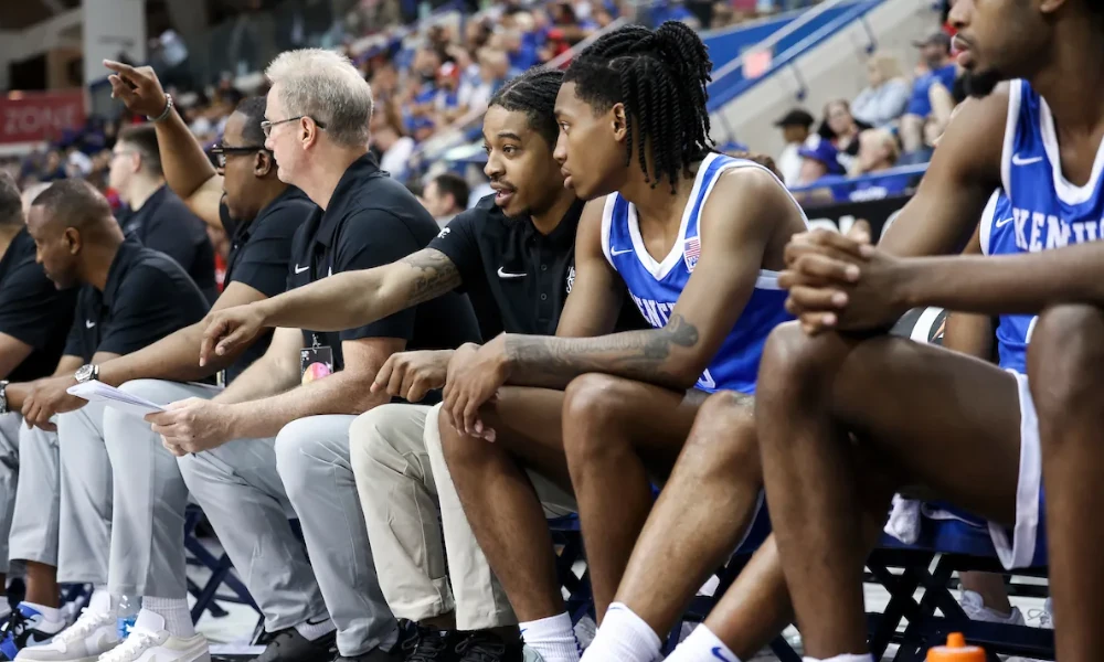 Tyler Ulis coaching Robert Dillingham during GLOBL Jam.