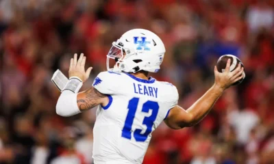 Kentucky quarterback Devin Leary throwing the ball against the Georgia Bulldogs.