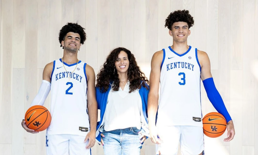 Cameron Boozer and Cayden Boozer posing with their mother during their Kentucky basketball visit.