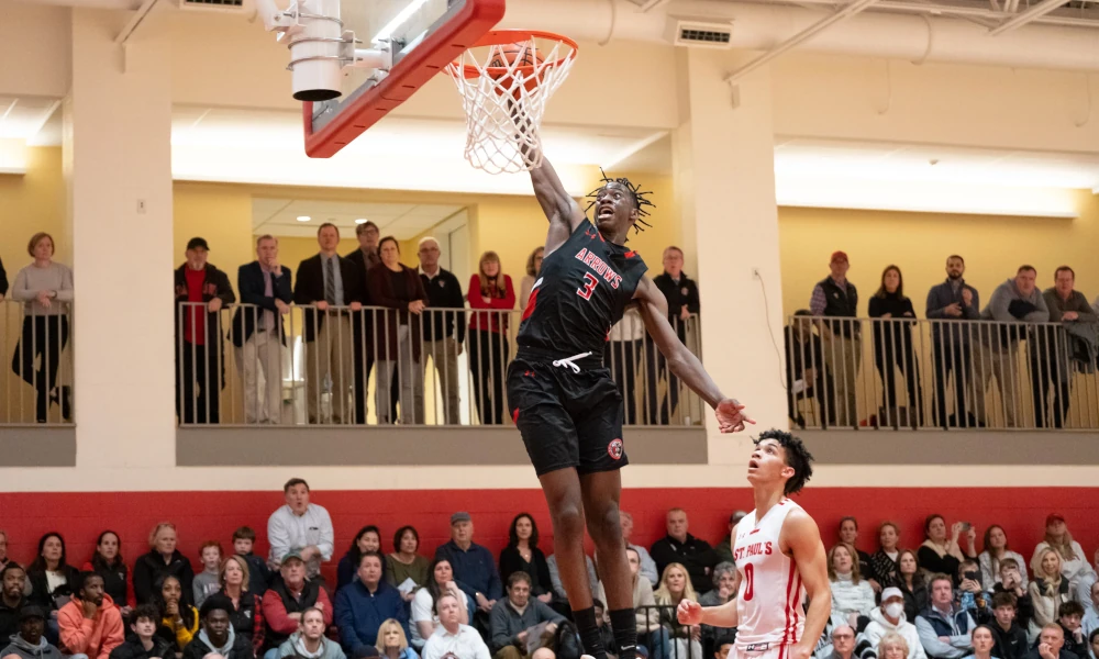 Kentucky basketball recruiting prospect AJ Dybantsa going up for a dunk,