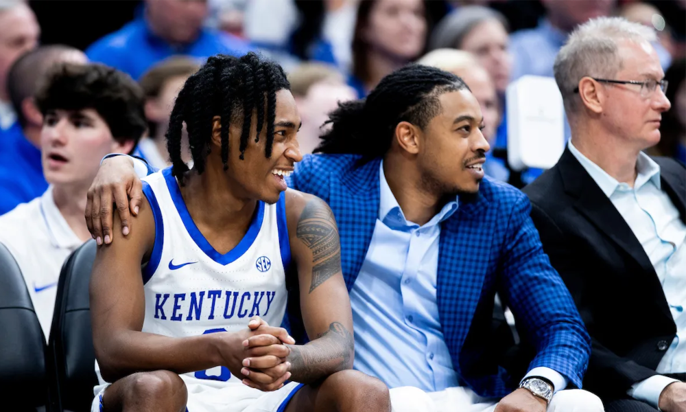 Tyler Ulis coaches Kentucky Wildcats guard Rob Dillingham from the bench.