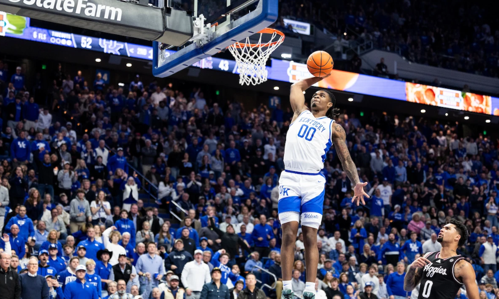 Kentucky guard Otega Oweh goes up for a dunk against Texas A&M.