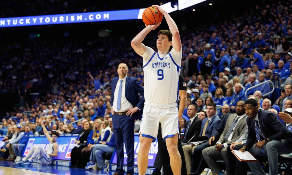 Kentucky Wildcats forward Trent Noah (9) shoots the ball.