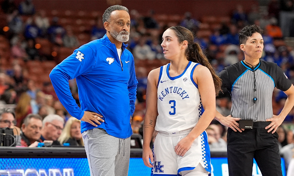 Kentucky Wildcats head coach Kenny Brooks talks with guard Georgia Amoore.