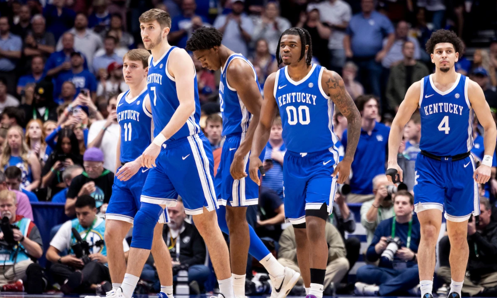 Kentucky basketball players huddle after after a play.