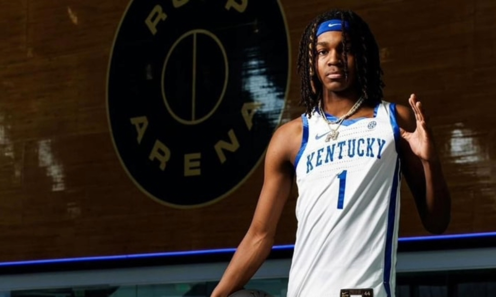 Jasper Johnson advances at U19 camp.