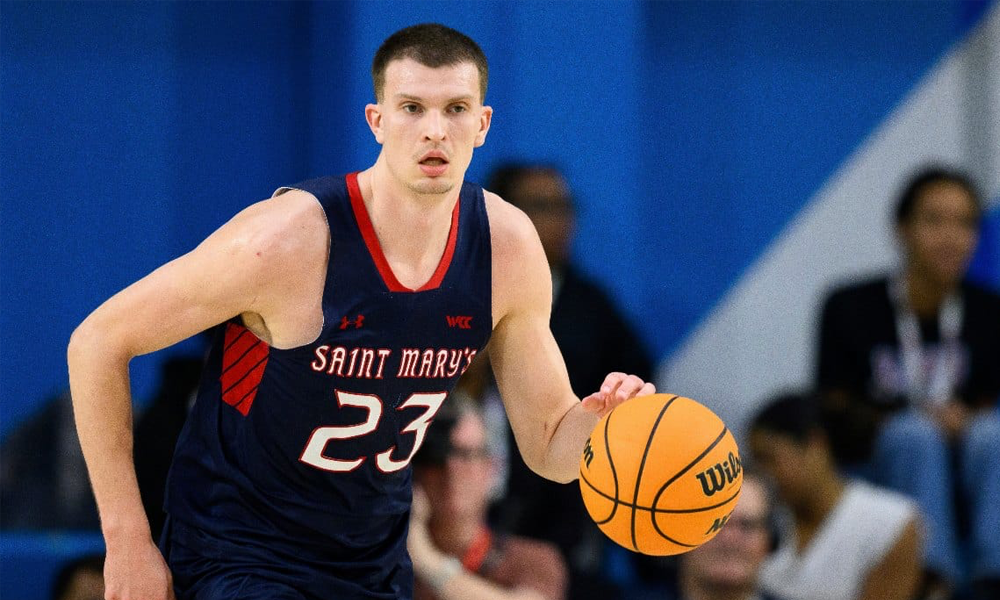 Kentucky met with Saint Mary's transfer Paulius Muruaskas, one of the top forwards in the transfer portal, on Wednesday and is looking to schedule a visit for him to come to Lexington.