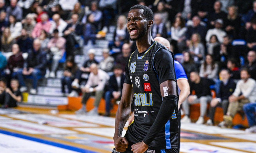 Kentucky basketball has signed European big man Ousmane N'Diaye, a former NBA Draft entry who has played three seasons in some of Europe's top leagues.