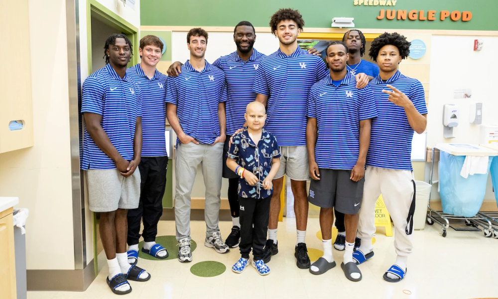 Kentucky basketball players spent time at UK Children's Hospital, playing Fortnite and making crafts with young patients.