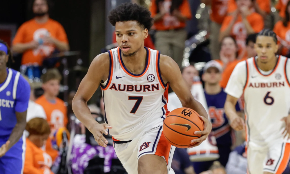 The Kentucky basketball staff is looking to fill their final roster spot, and conducted a Zoom call with fifth year Auburn transfer Keyshawn Hall.
